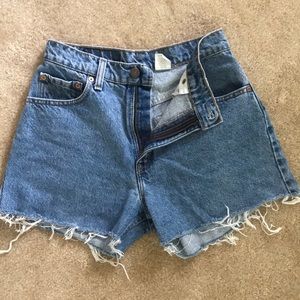 VINTAGE LEVI’S SHORTS‼️ 550 relaxed fit